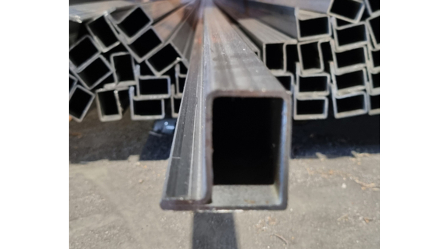 Tube serrurier à 1 ailette